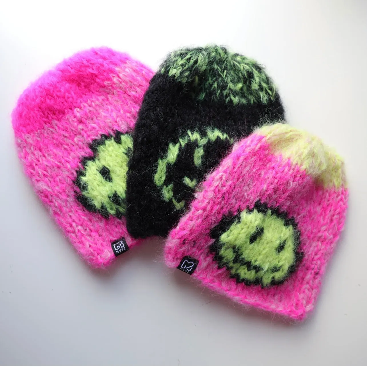 Knitting Kit – Chunky mohair Smiley beanies Pink 1 adult   2 kid beanies (ENG-NL)