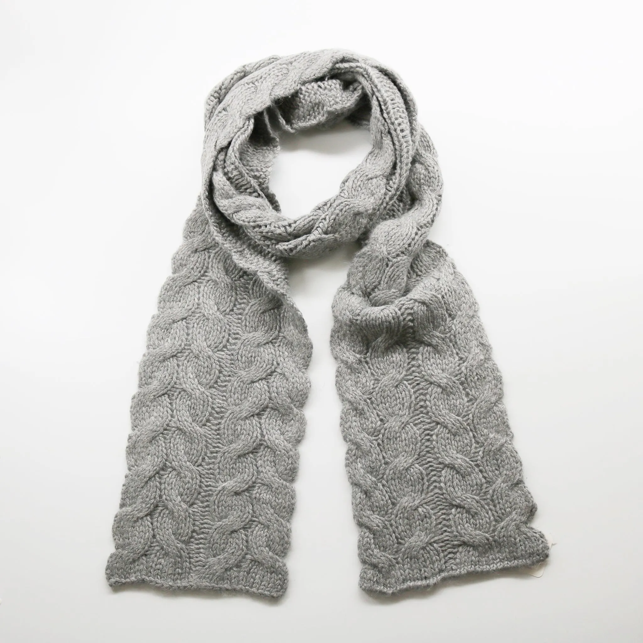 SCARF IN CABLES DESIGN